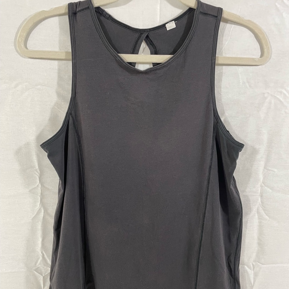 Lululemon open back tank size 4 or 6